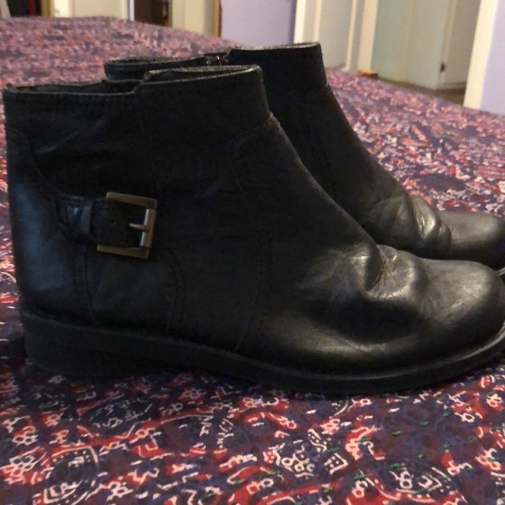 Clark’s Nikki Star booties, size 6W